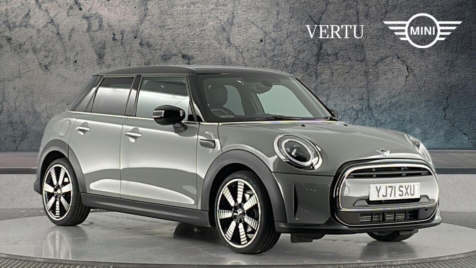 MINI Hatchback 1.5 Cooper Exclusive 5dr Auto [Comfort/Nav Pack] Petrol Hatchback